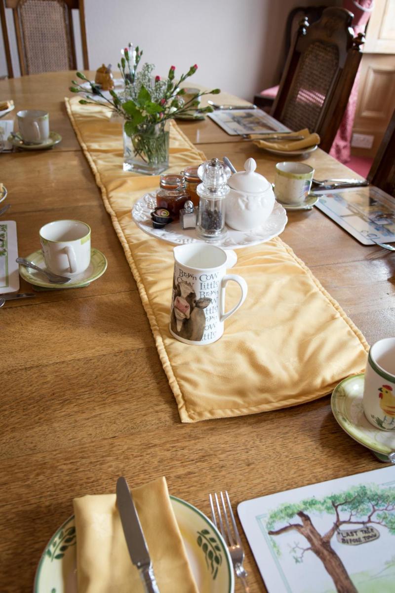 Whitehouse Country House