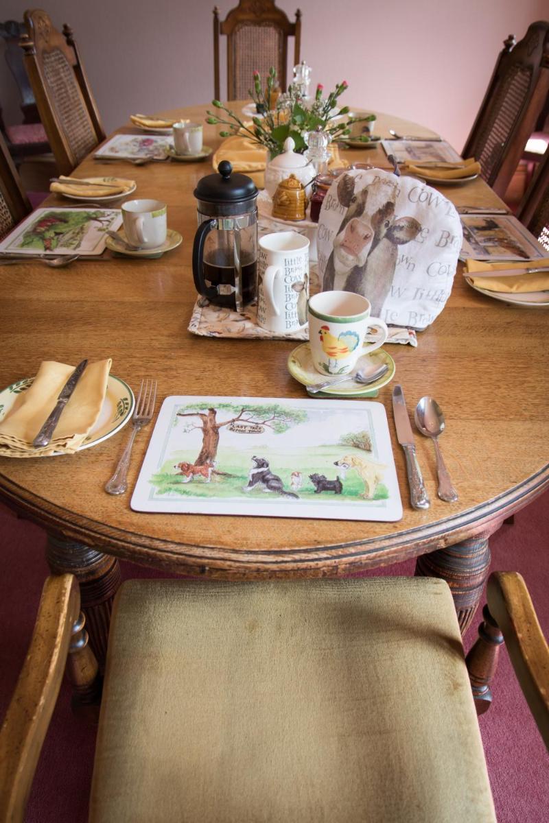 Whitehouse Country House