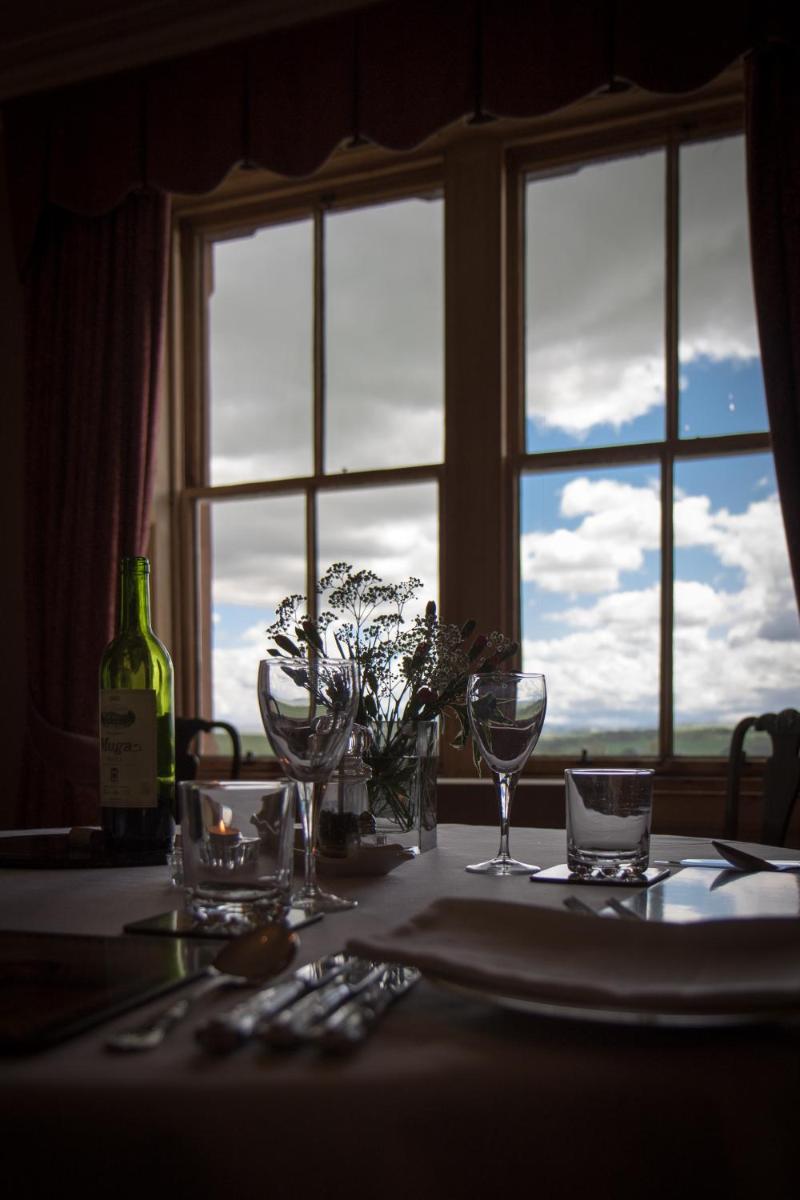 Whitehouse Country House
