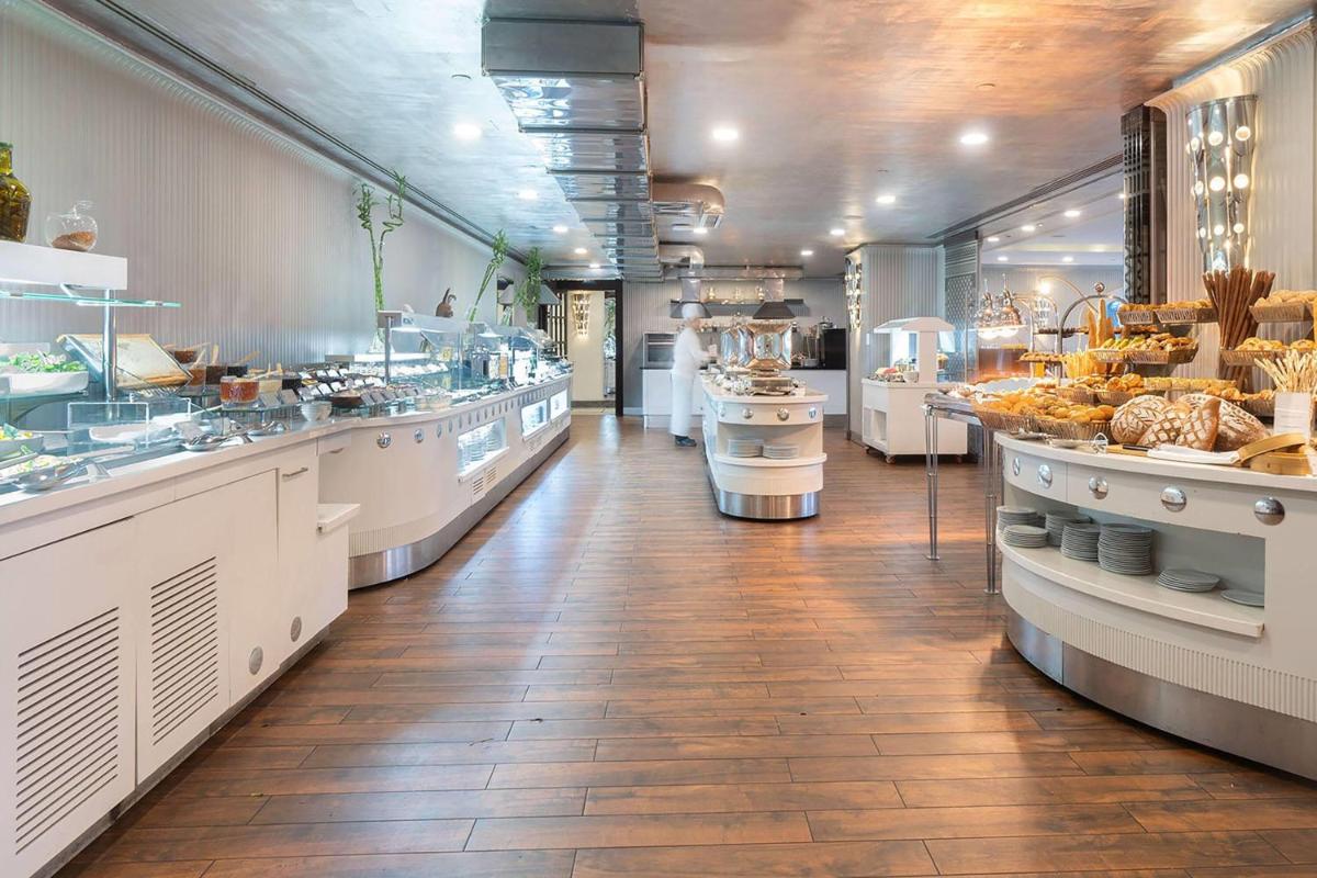 Wyndham Grand Istanbul Kalamış Marina Hotel