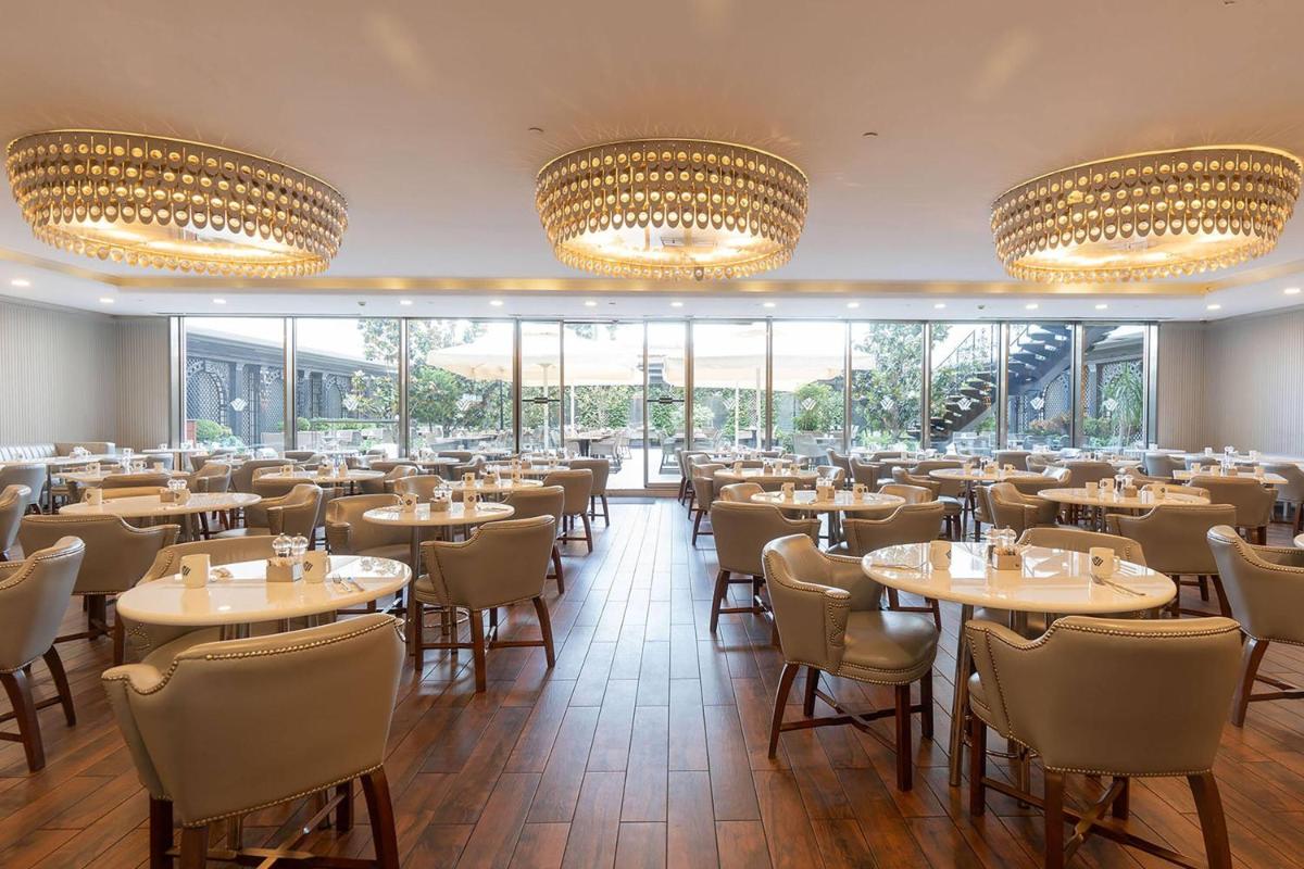 Wyndham Grand Istanbul Kalamış Marina Hotel