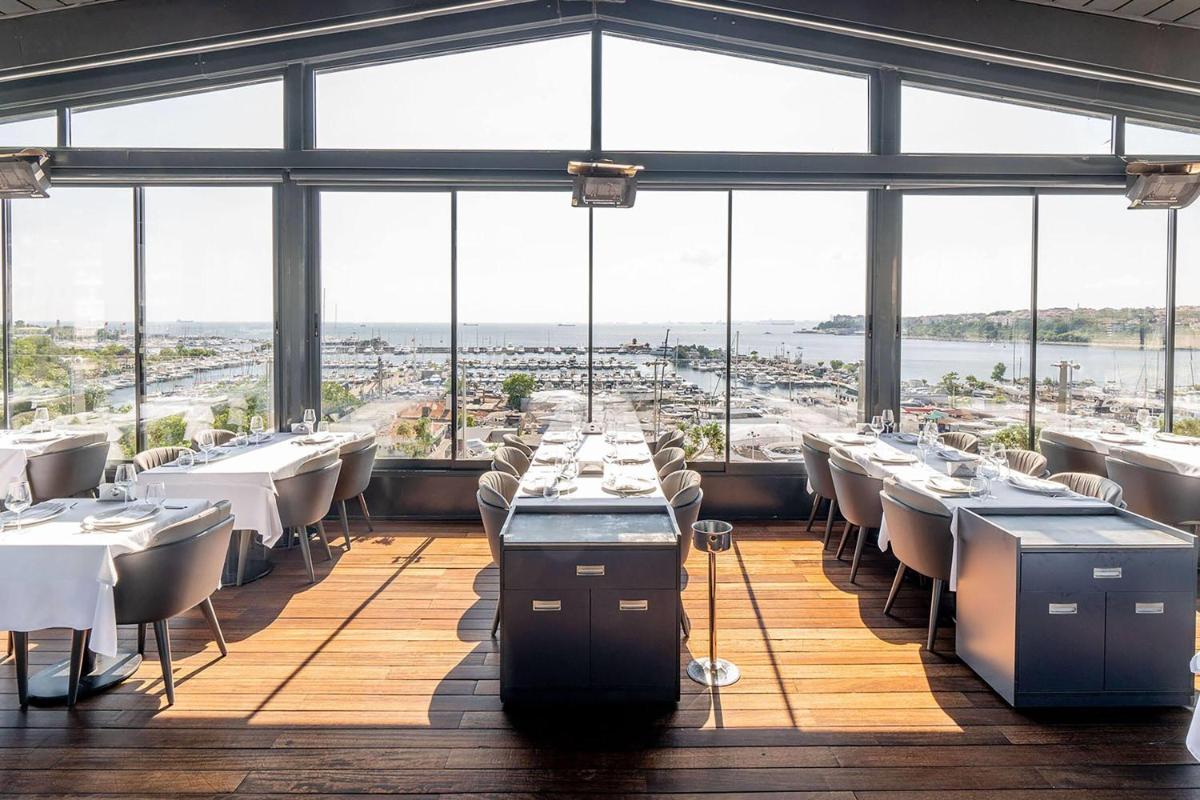 Wyndham Grand Istanbul Kalamış Marina Hotel