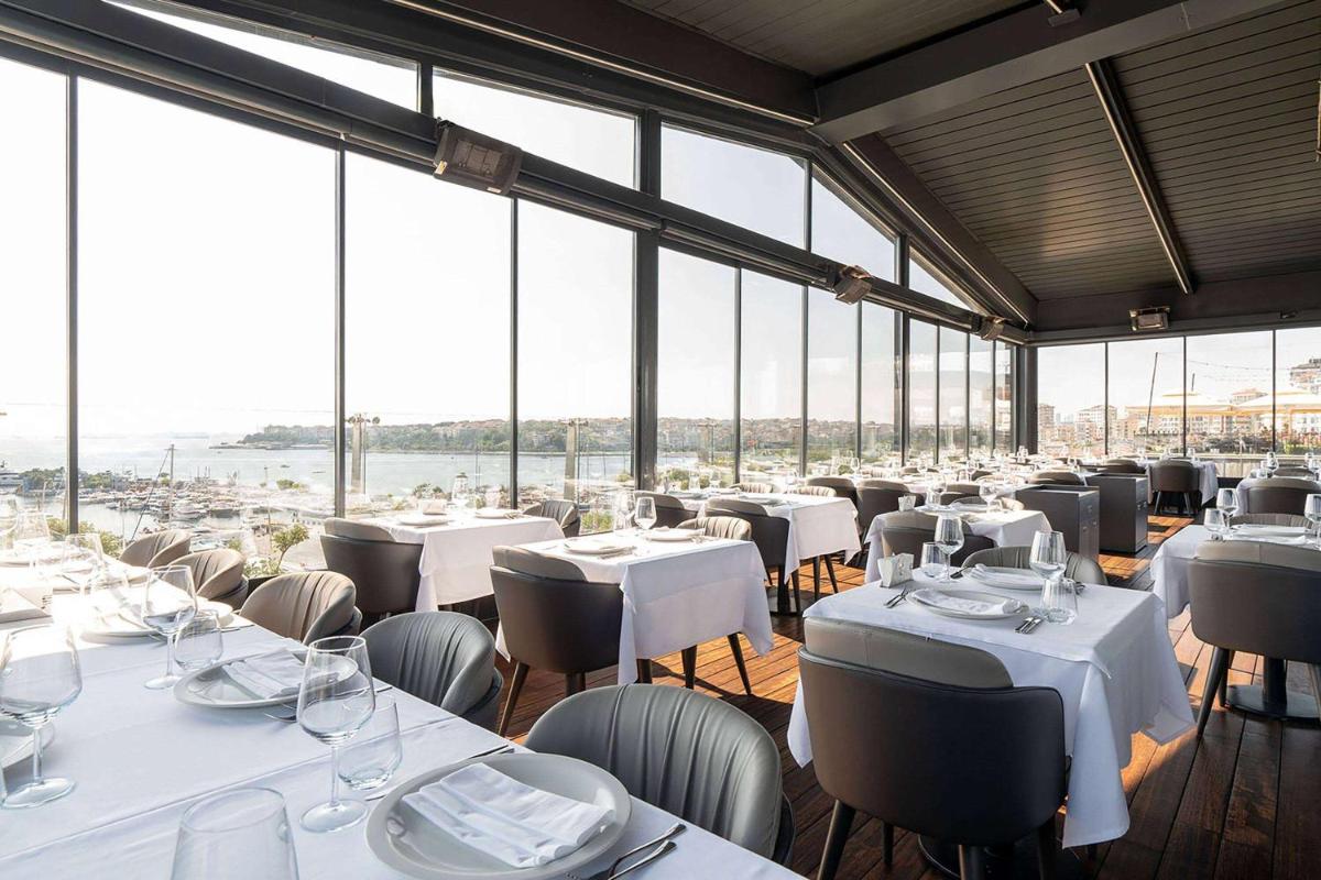 Wyndham Grand Istanbul Kalamış Marina Hotel