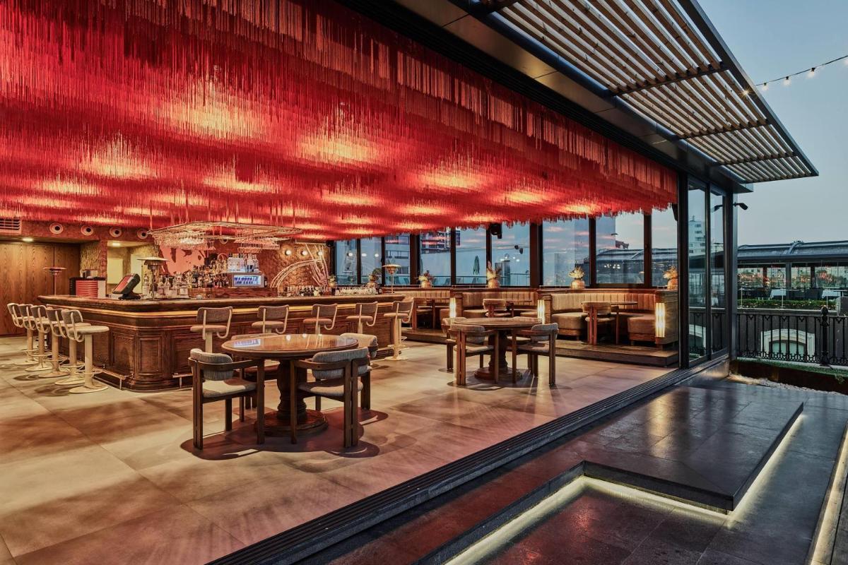 Wyndham Grand Istanbul Kalamış Marina Hotel