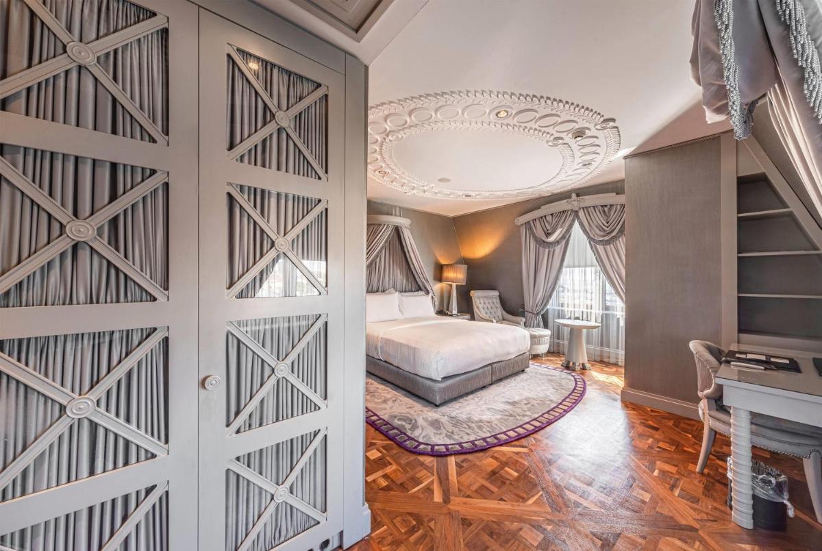 Wyndham Grand Istanbul Kalamış Marina Hotel