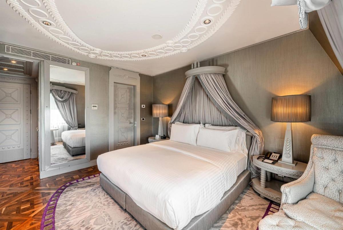 Wyndham Grand Istanbul Kalamış Marina Hotel