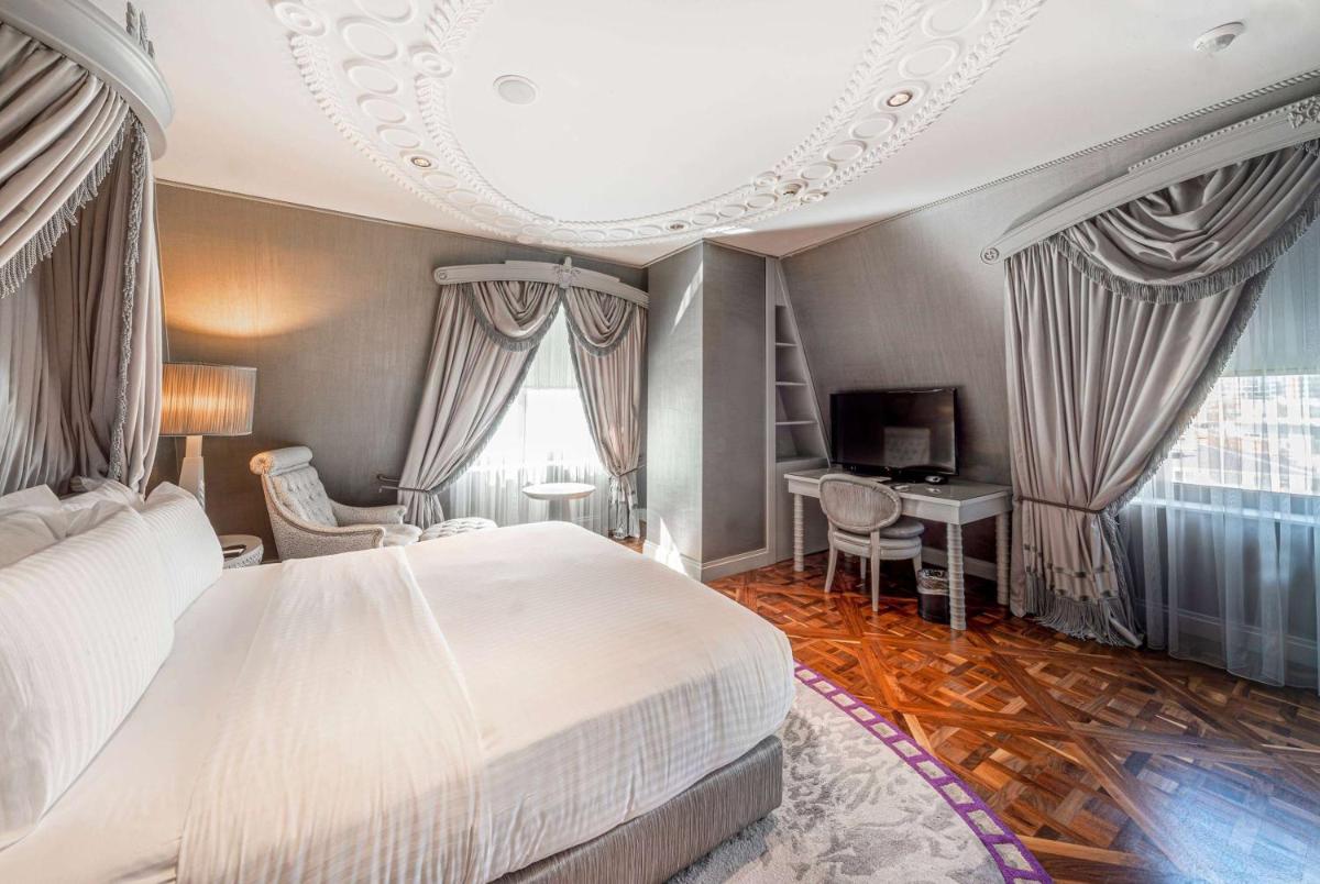 Wyndham Grand Istanbul Kalamış Marina Hotel