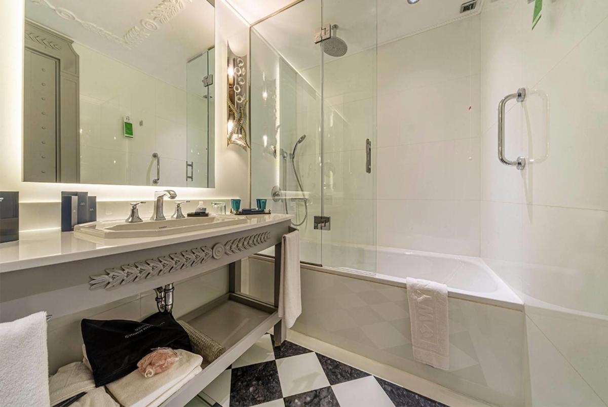 Wyndham Grand Istanbul Kalamış Marina Hotel