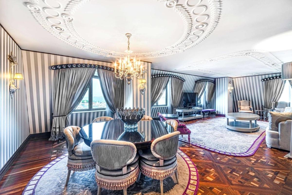 Wyndham Grand Istanbul Kalamış Marina Hotel