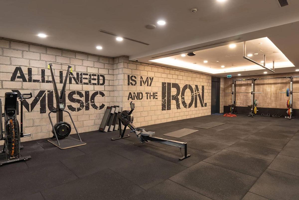 Wyndham Grand Istanbul Kalamış Marina Hotel