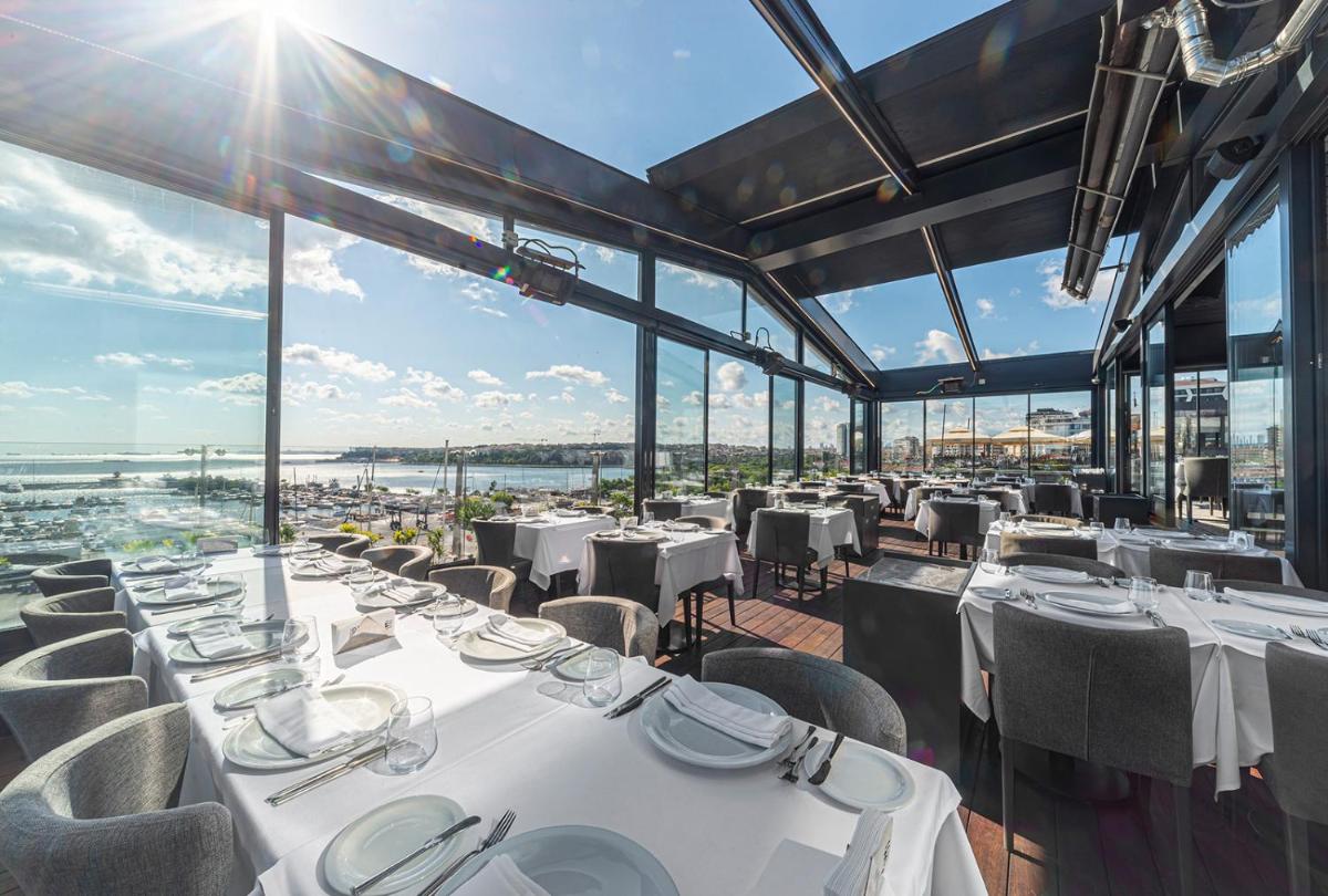 Wyndham Grand Istanbul Kalamış Marina Hotel