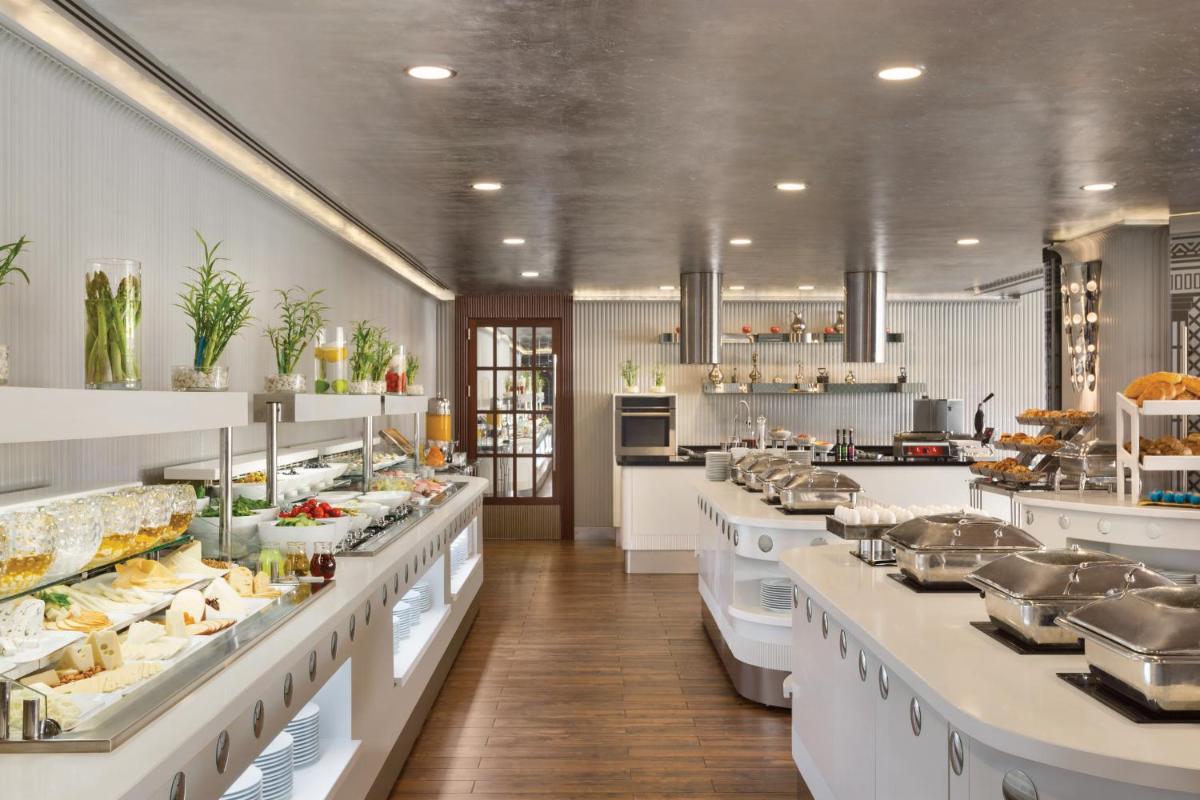 Wyndham Grand Istanbul Kalamış Marina Hotel