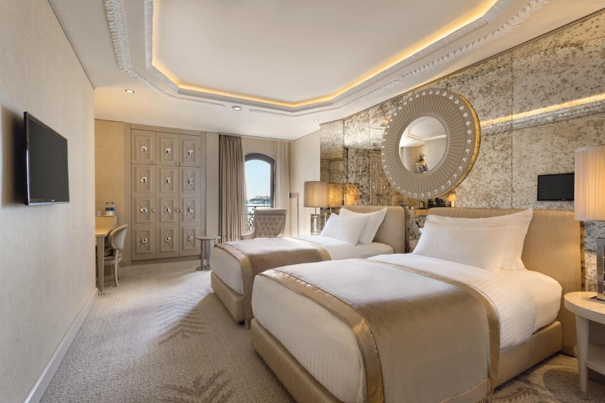 Wyndham Grand Istanbul Kalamış Marina Hotel