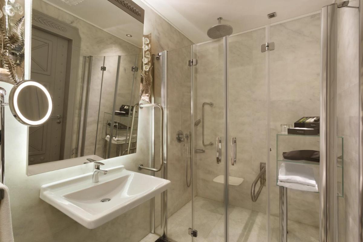 Wyndham Grand Istanbul Kalamış Marina Hotel