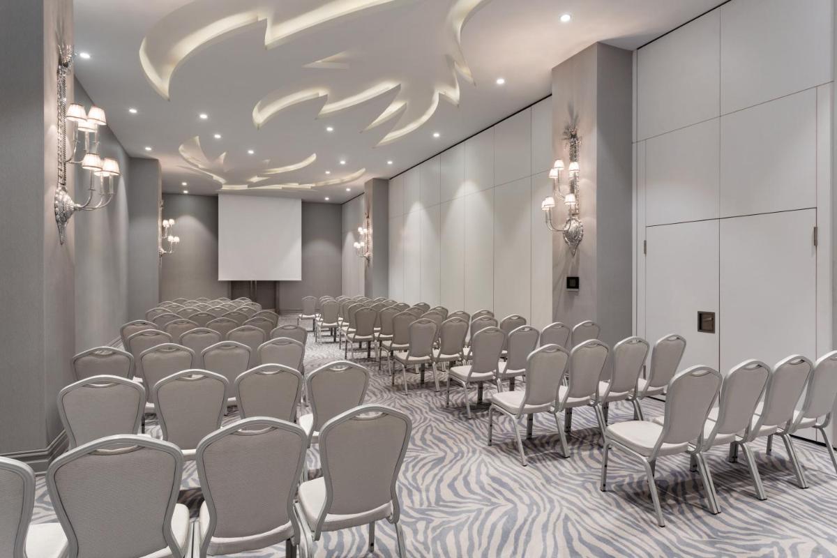 Wyndham Grand Istanbul Kalamış Marina Hotel