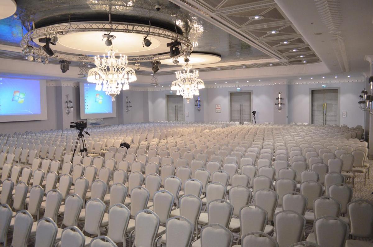 Wyndham Grand Istanbul Kalamış Marina Hotel