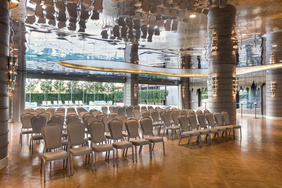 Wyndham Grand Istanbul Kalamış Marina Hotel