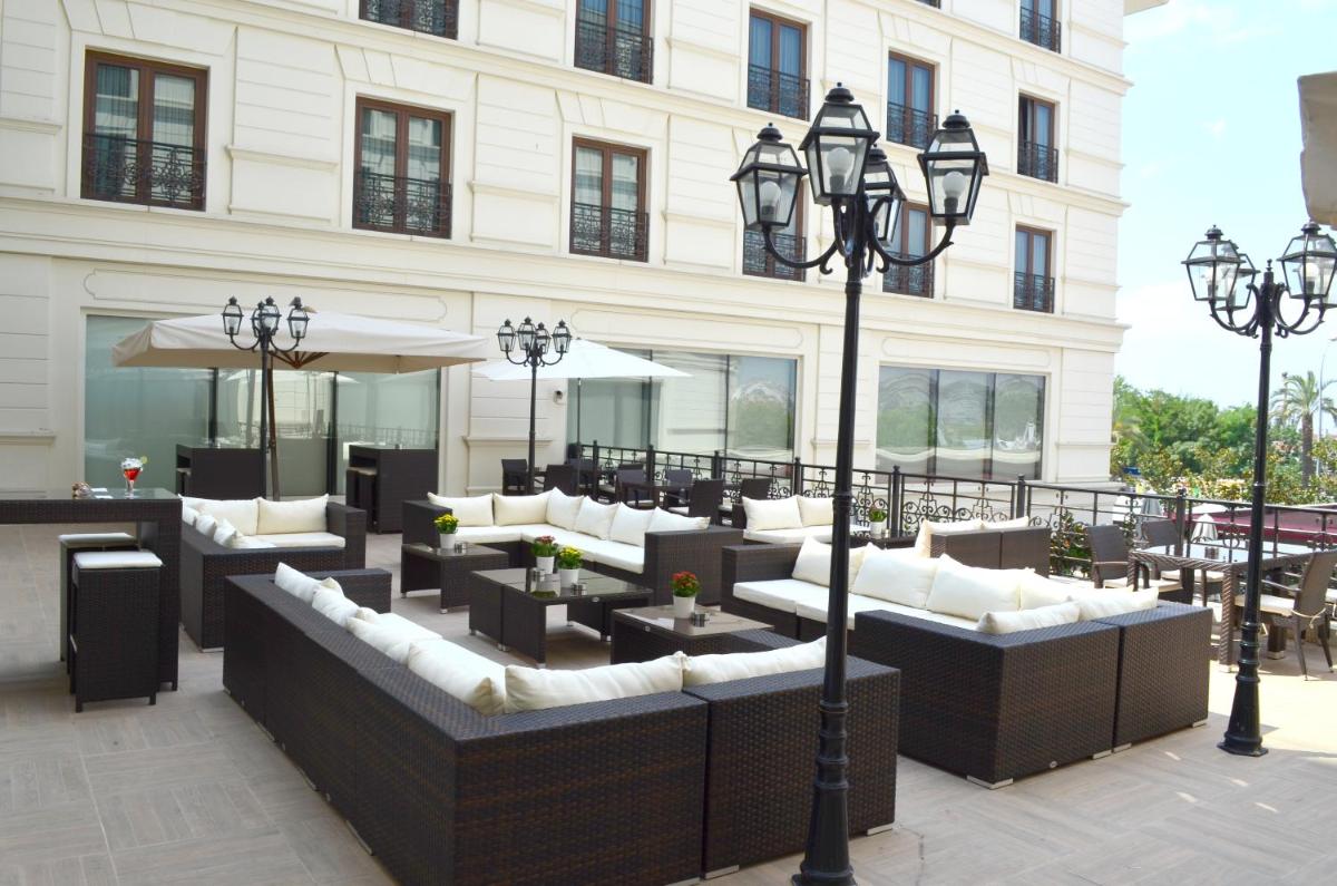 Wyndham Grand Istanbul Kalamış Marina Hotel