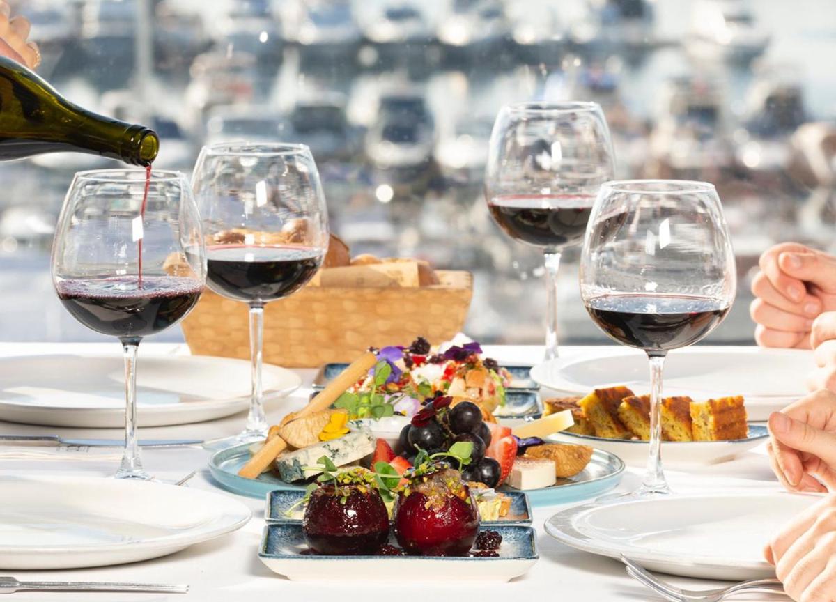 Wyndham Grand Istanbul Kalamış Marina Hotel