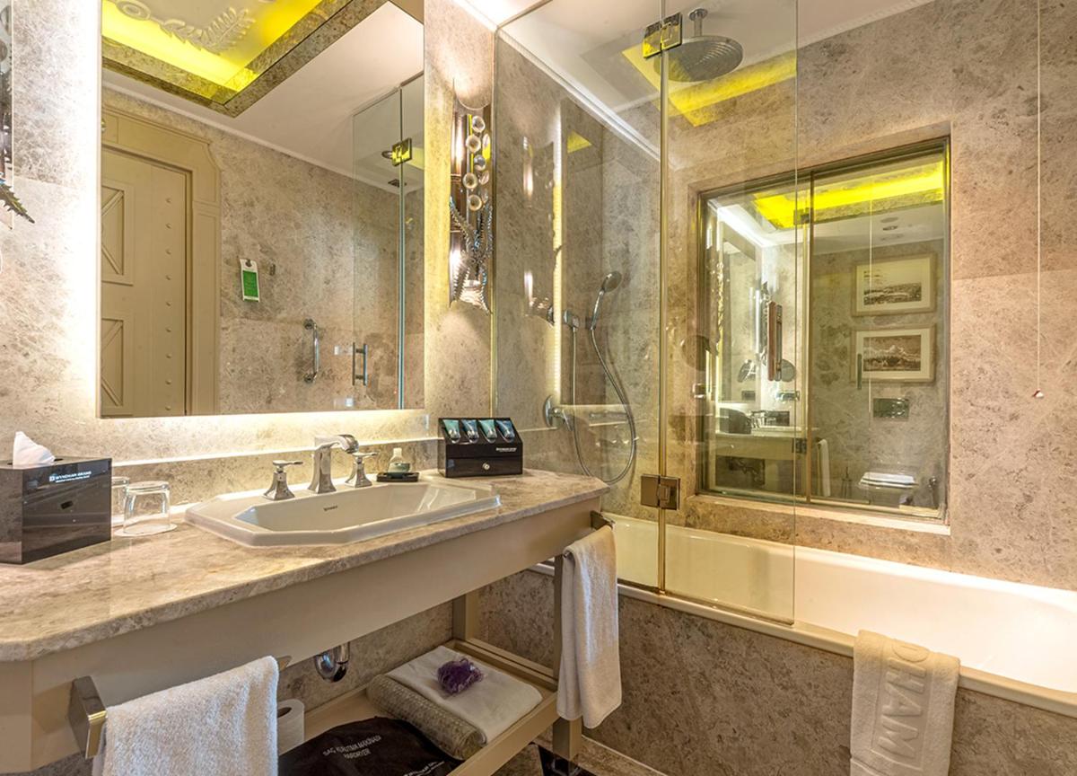 Wyndham Grand Istanbul Kalamış Marina Hotel