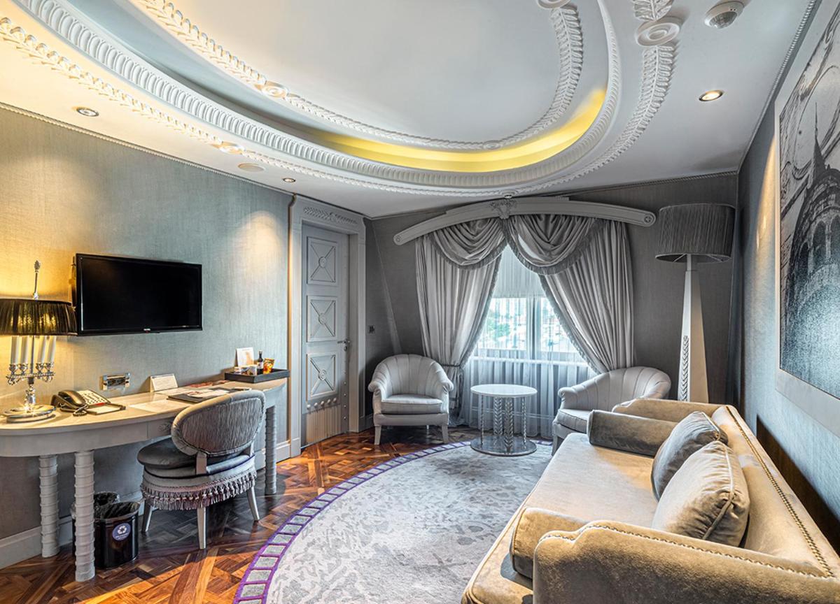 Wyndham Grand Istanbul Kalamış Marina Hotel