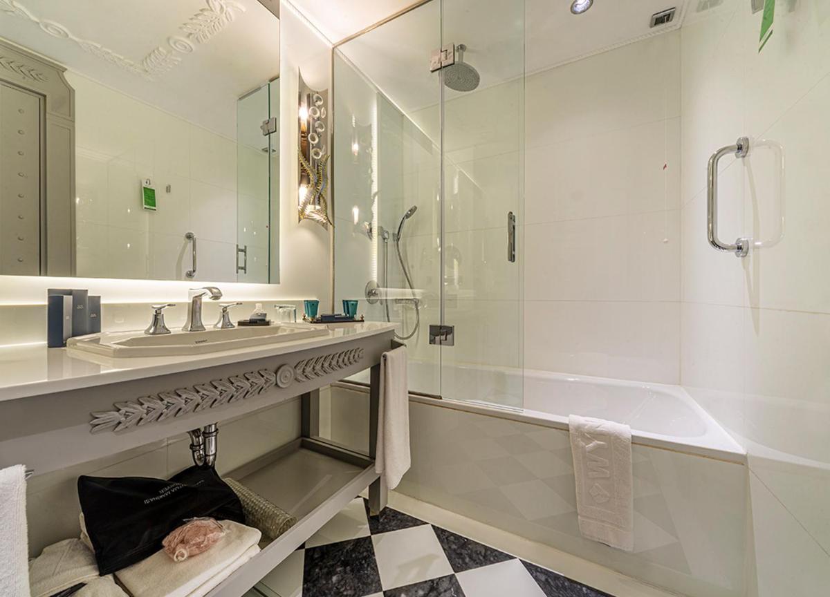 Wyndham Grand Istanbul Kalamış Marina Hotel