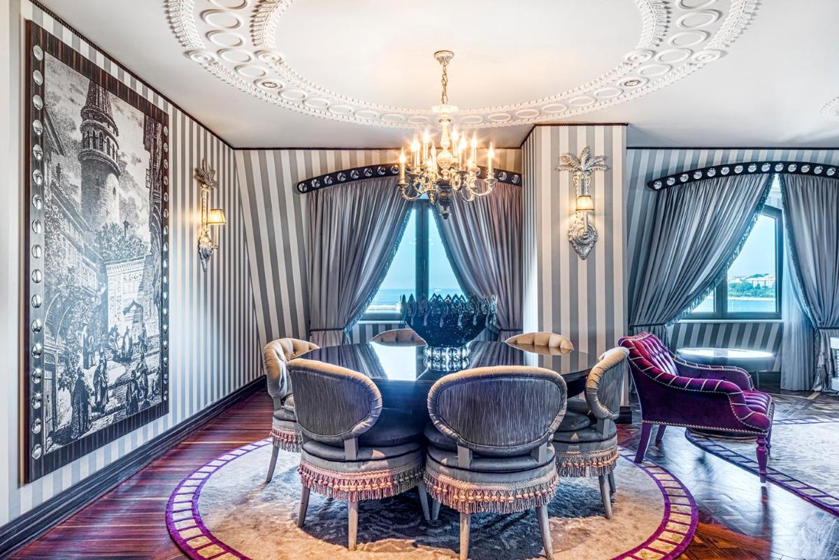 Wyndham Grand Istanbul Kalamış Marina Hotel