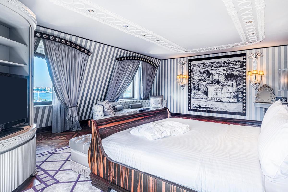 Wyndham Grand Istanbul Kalamış Marina Hotel