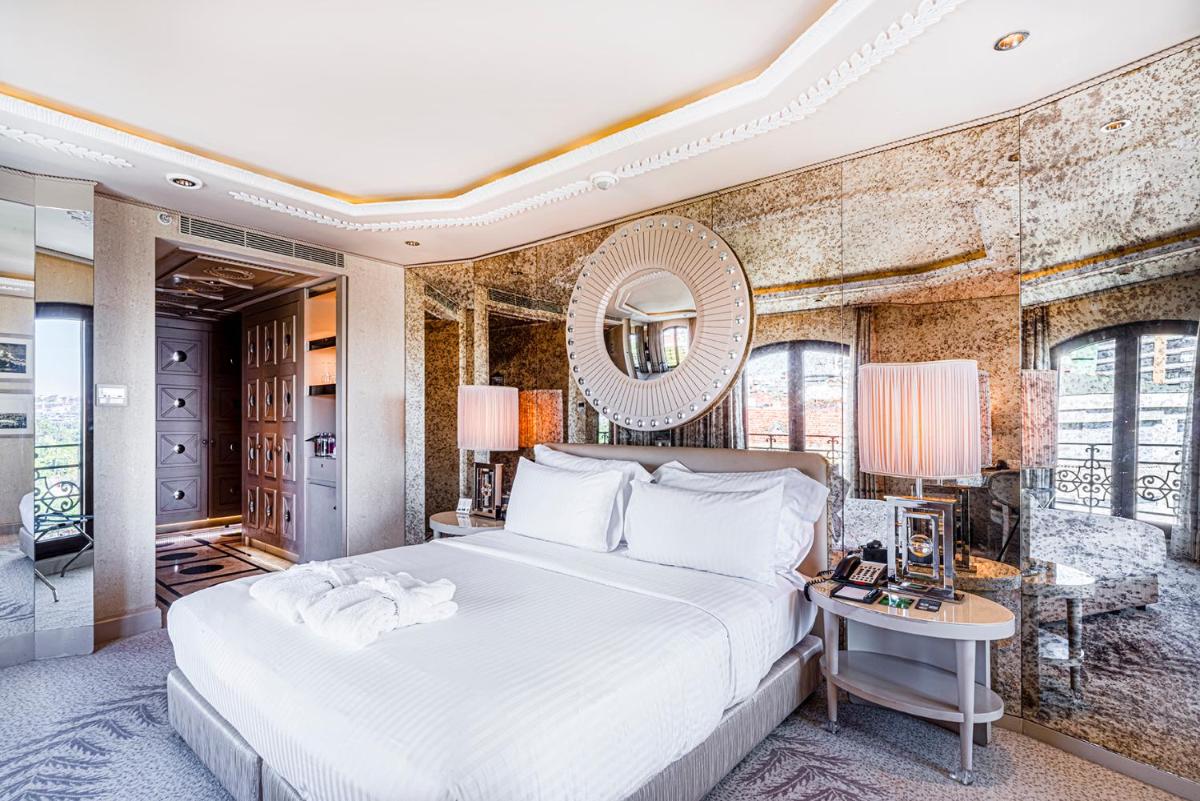 Wyndham Grand Istanbul Kalamış Marina Hotel