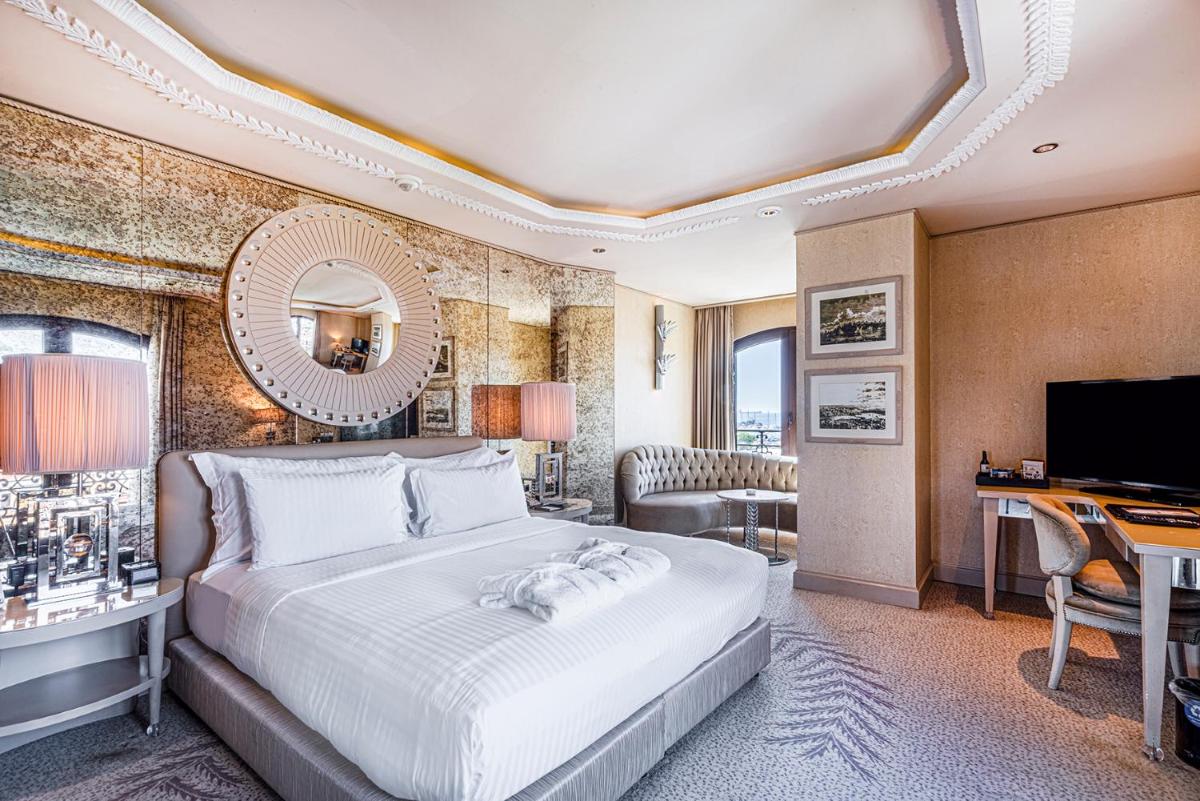 Wyndham Grand Istanbul Kalamış Marina Hotel