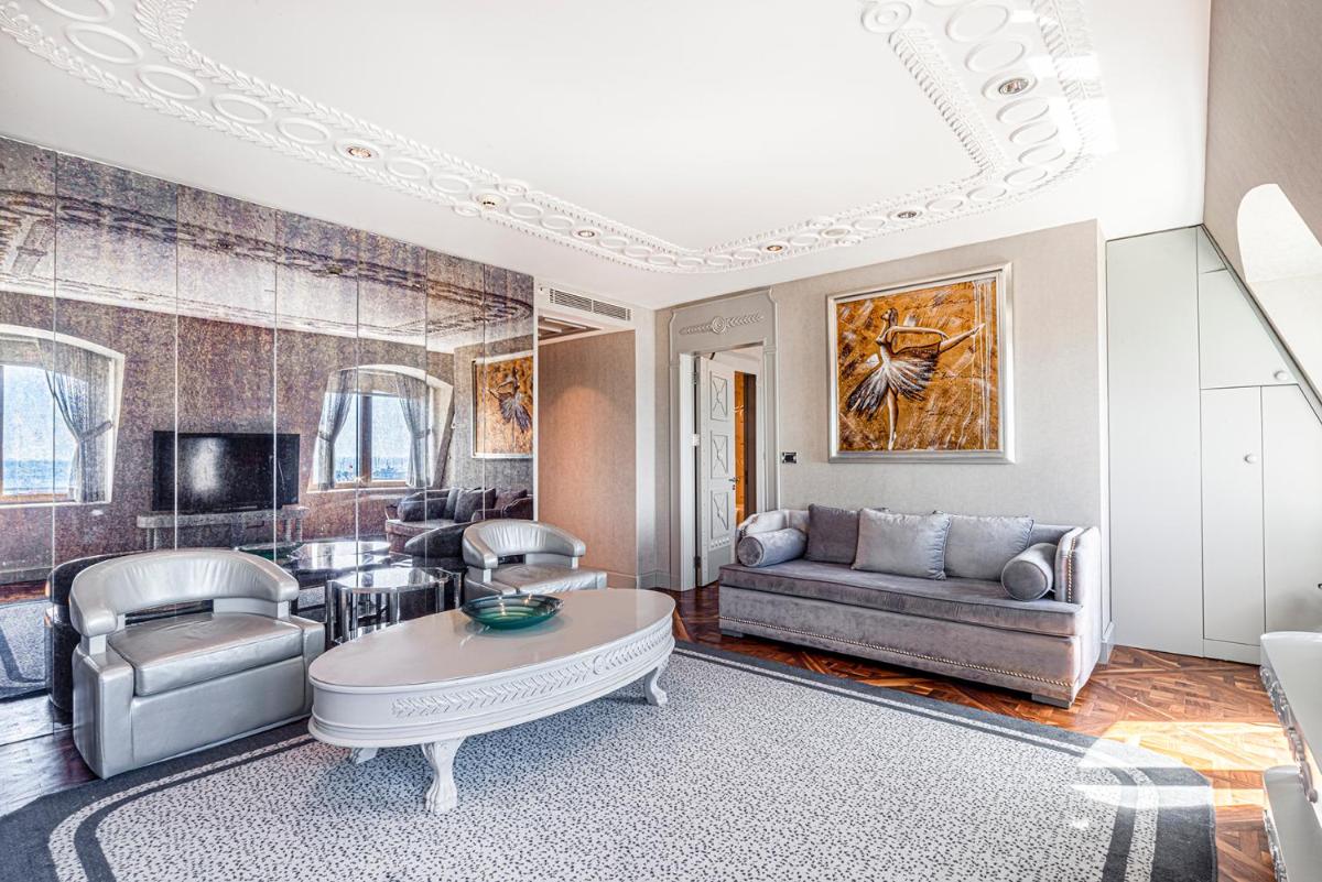 Wyndham Grand Istanbul Kalamış Marina Hotel