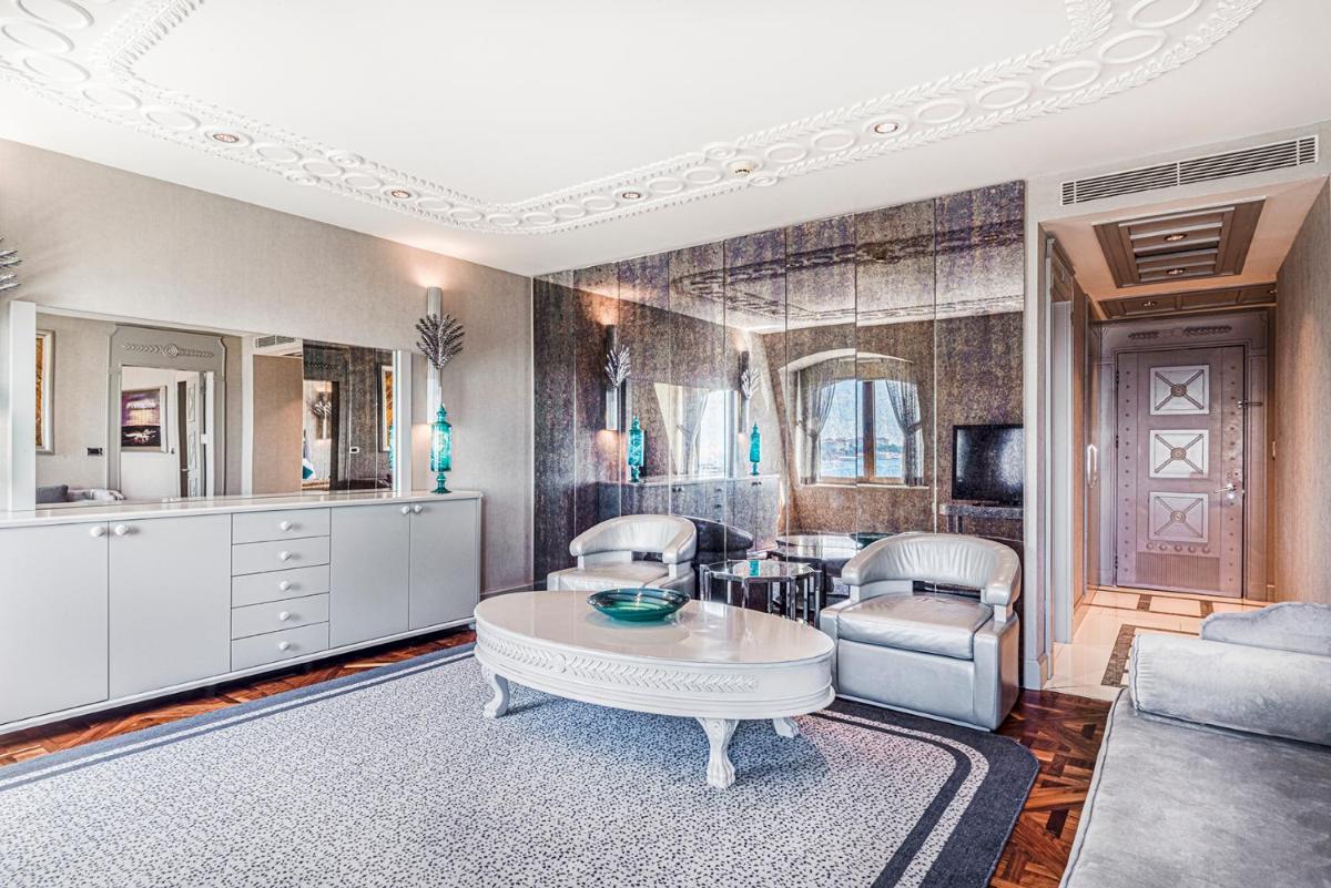 Wyndham Grand Istanbul Kalamış Marina Hotel