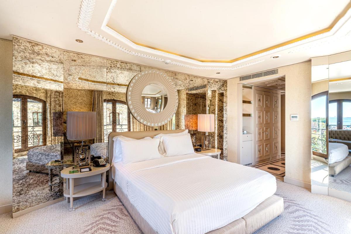 Wyndham Grand Istanbul Kalamış Marina Hotel