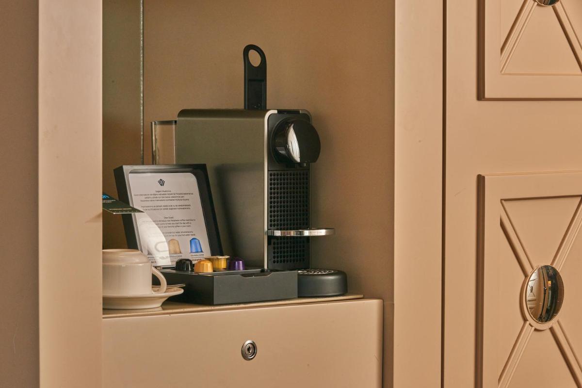 Wyndham Grand Istanbul Kalamış Marina Hotel