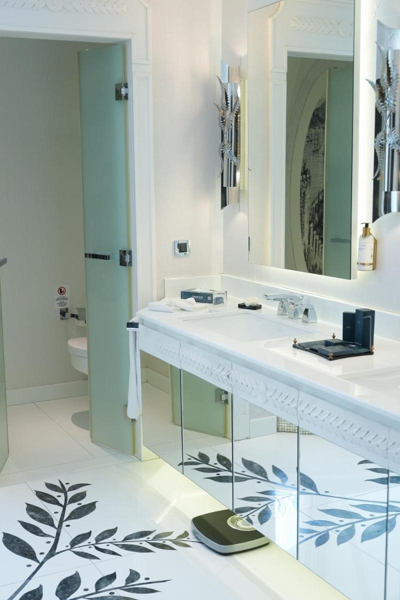 Wyndham Grand Istanbul Kalamış Marina Hotel