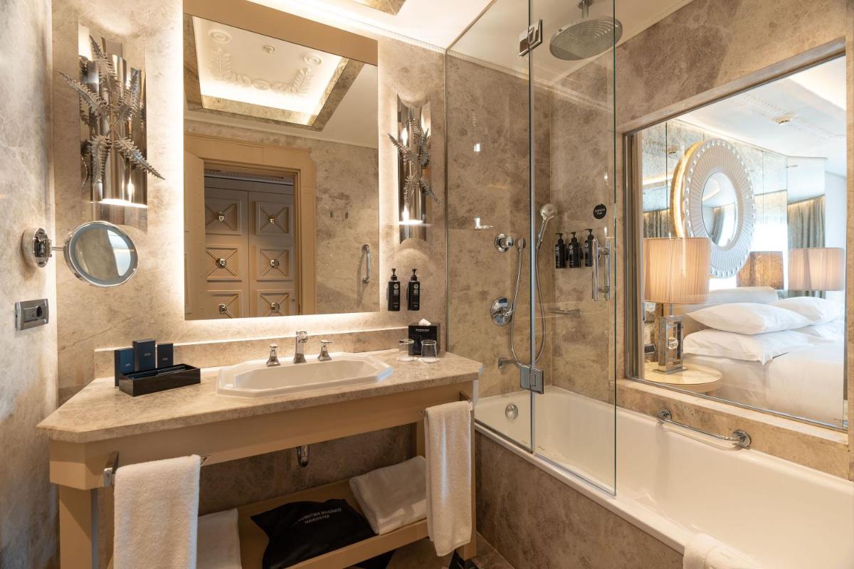 Wyndham Grand Istanbul Kalamış Marina Hotel