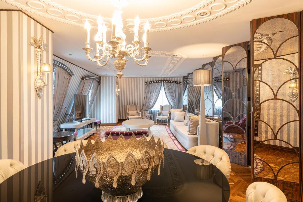 Wyndham Grand Istanbul Kalamış Marina Hotel