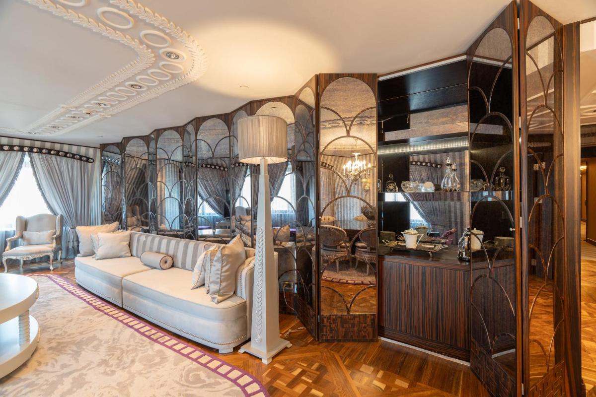 Wyndham Grand Istanbul Kalamış Marina Hotel