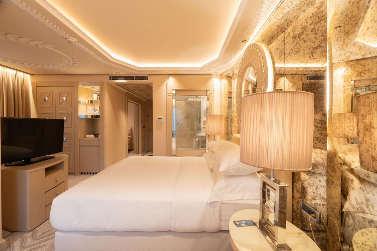 Wyndham Grand Istanbul Kalamış Marina Hotel