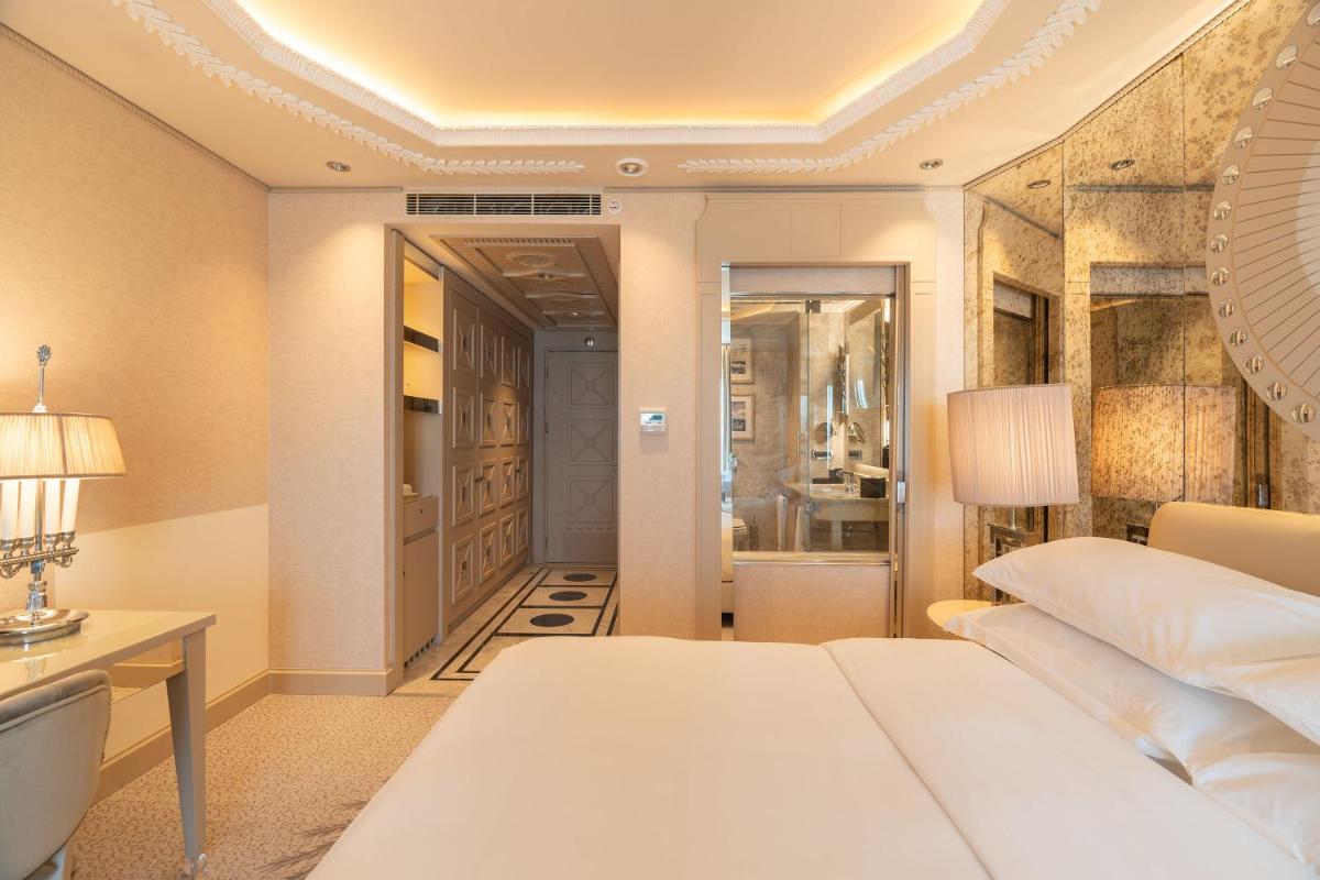 Wyndham Grand Istanbul Kalamış Marina Hotel