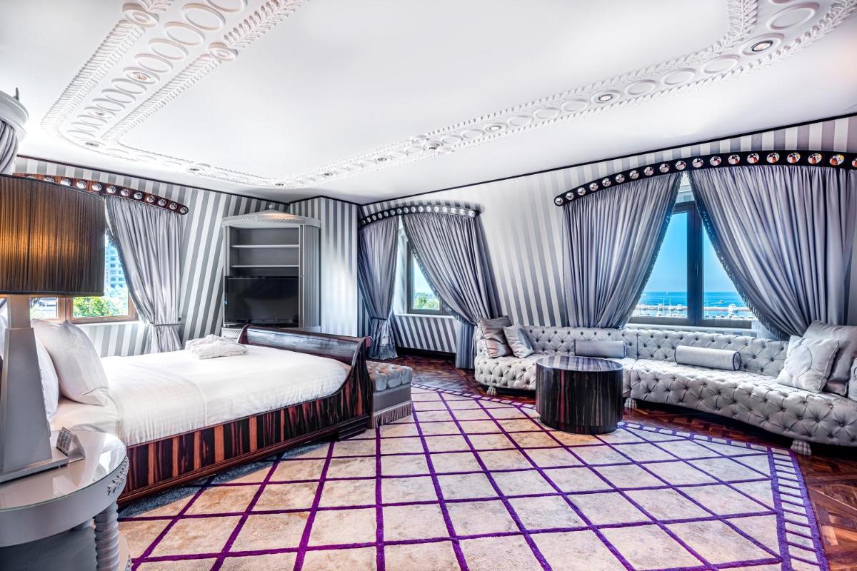 Wyndham Grand Istanbul Kalamış Marina Hotel