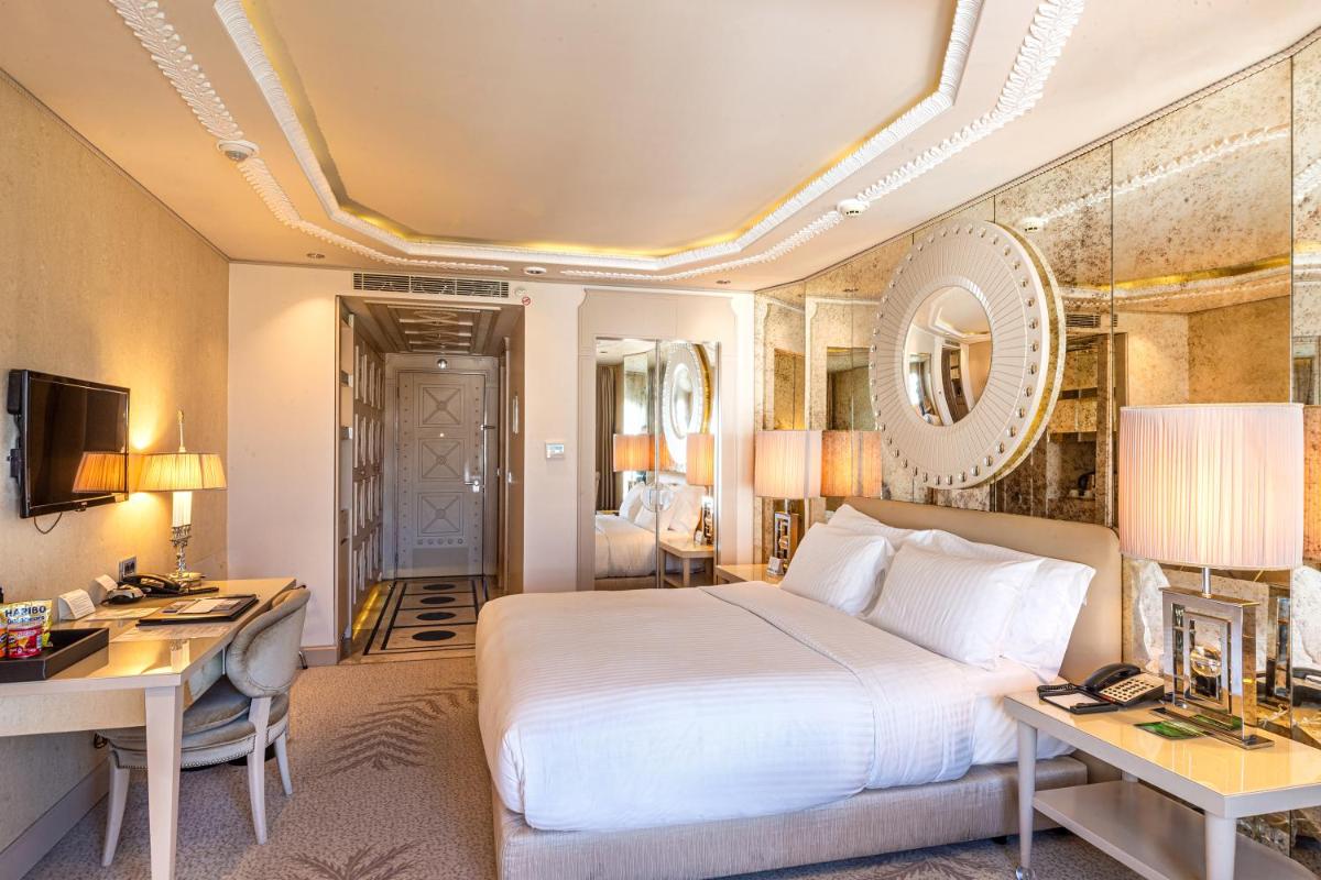 Wyndham Grand Istanbul Kalamış Marina Hotel