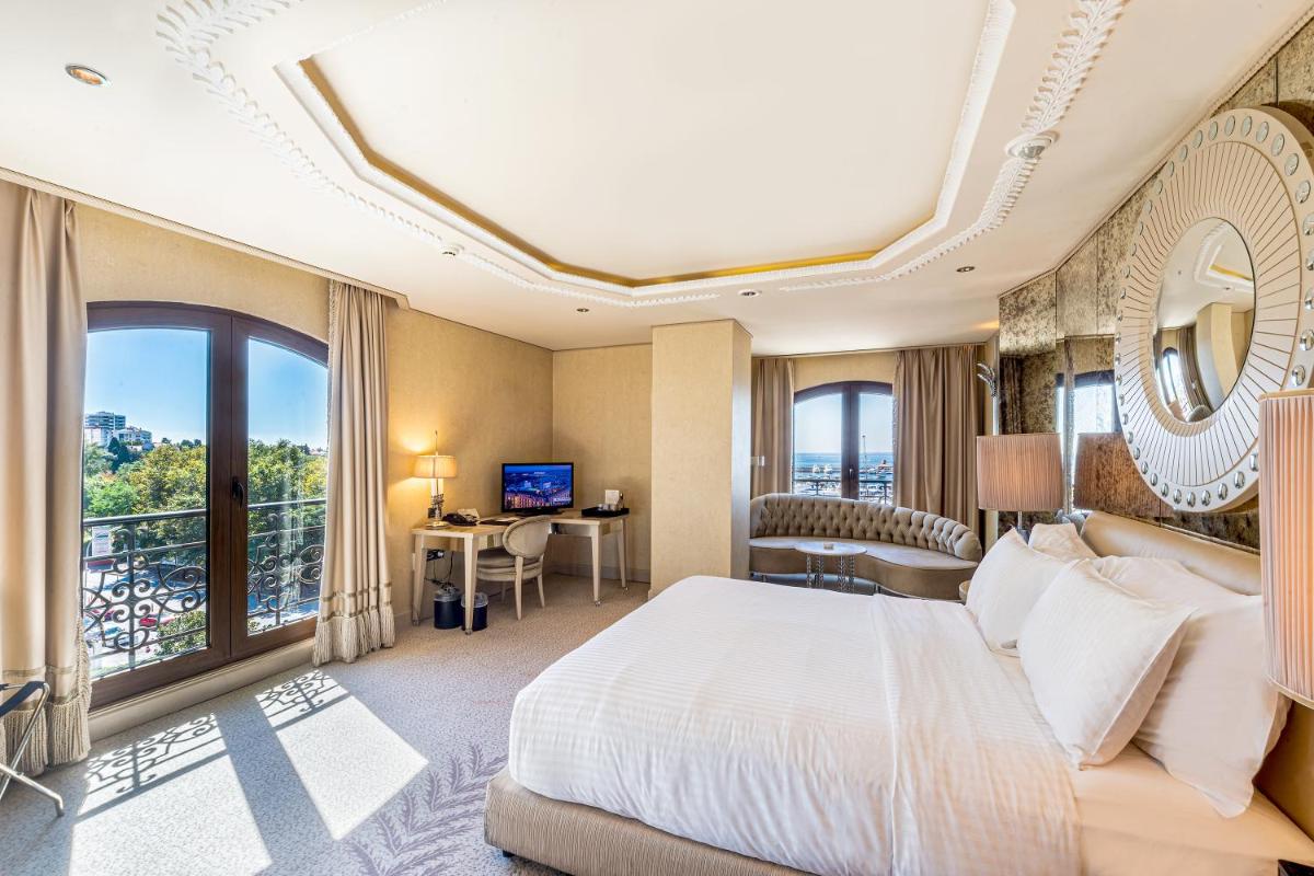 Wyndham Grand Istanbul Kalamış Marina Hotel