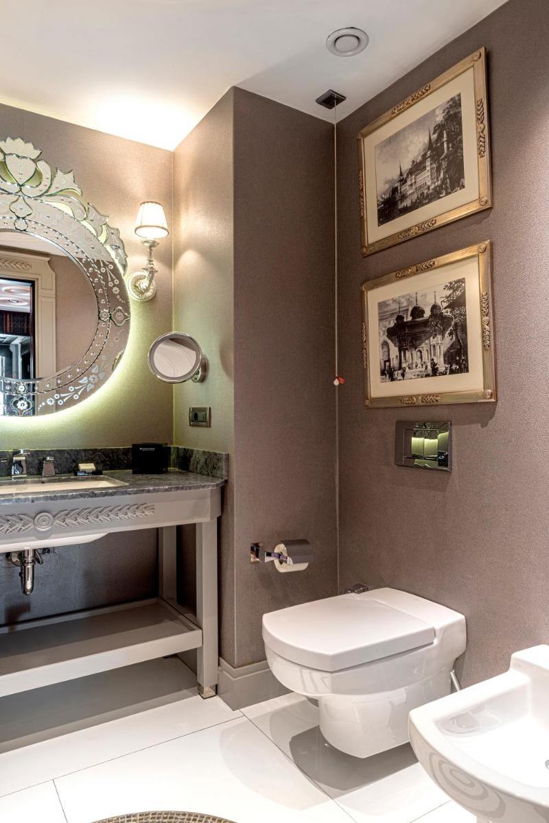 Wyndham Grand Istanbul Kalamış Marina Hotel