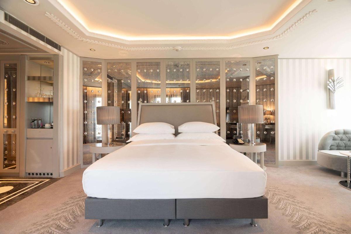 Wyndham Grand Istanbul Kalamış Marina Hotel