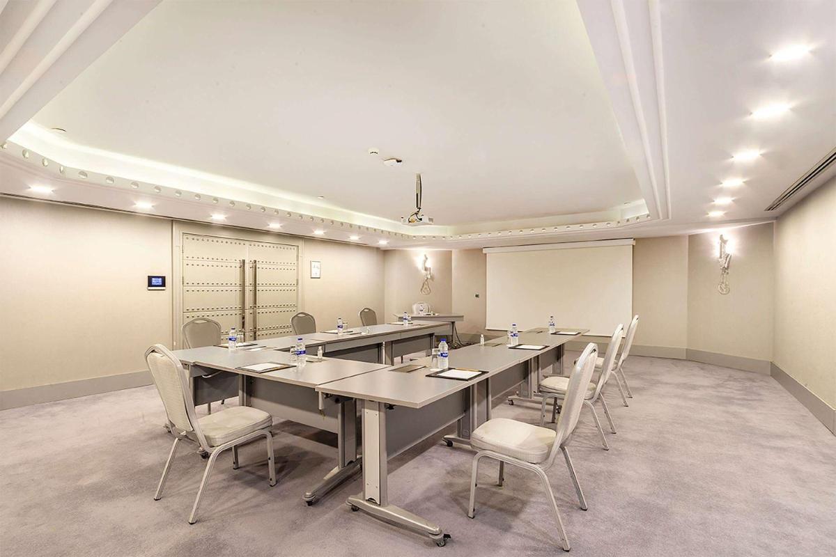 Wyndham Grand Istanbul Kalamış Marina Hotel