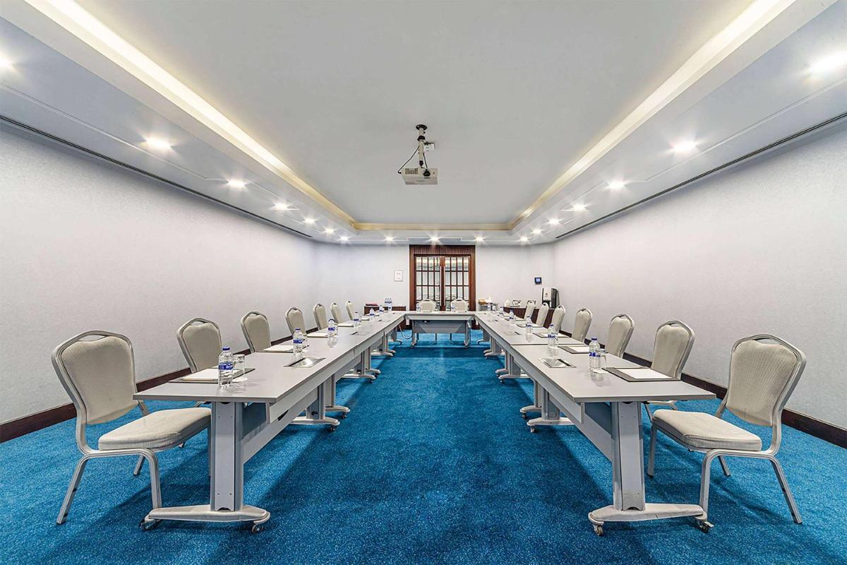 Wyndham Grand Istanbul Kalamış Marina Hotel