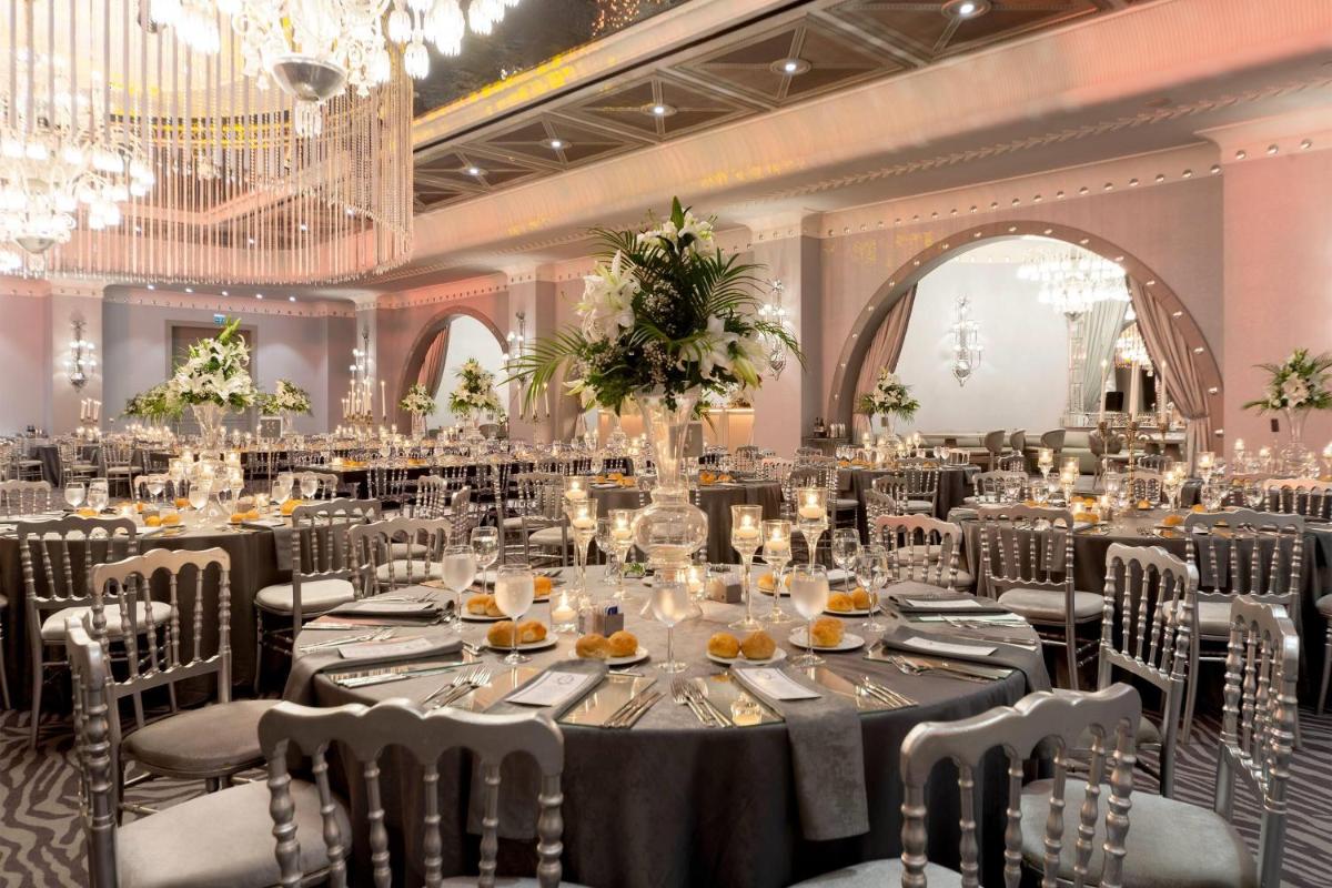 Wyndham Grand Istanbul Kalamış Marina Hotel