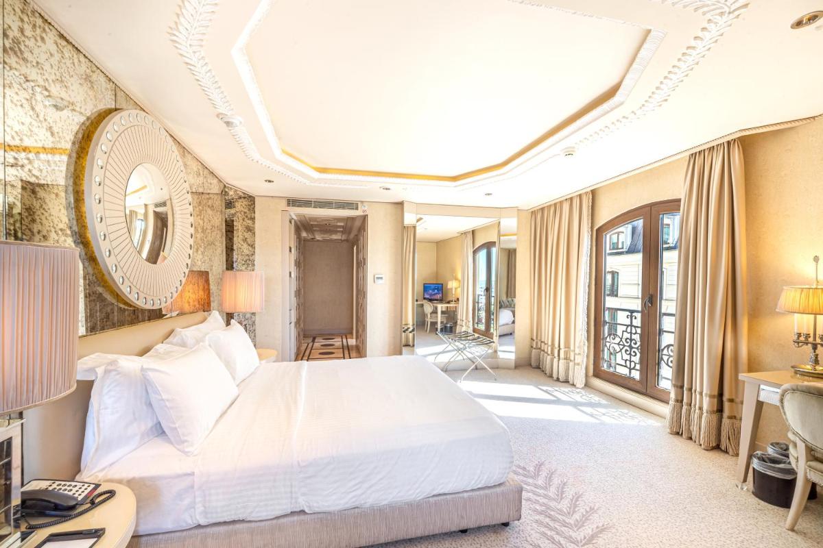 Wyndham Grand Istanbul Kalamış Marina Hotel