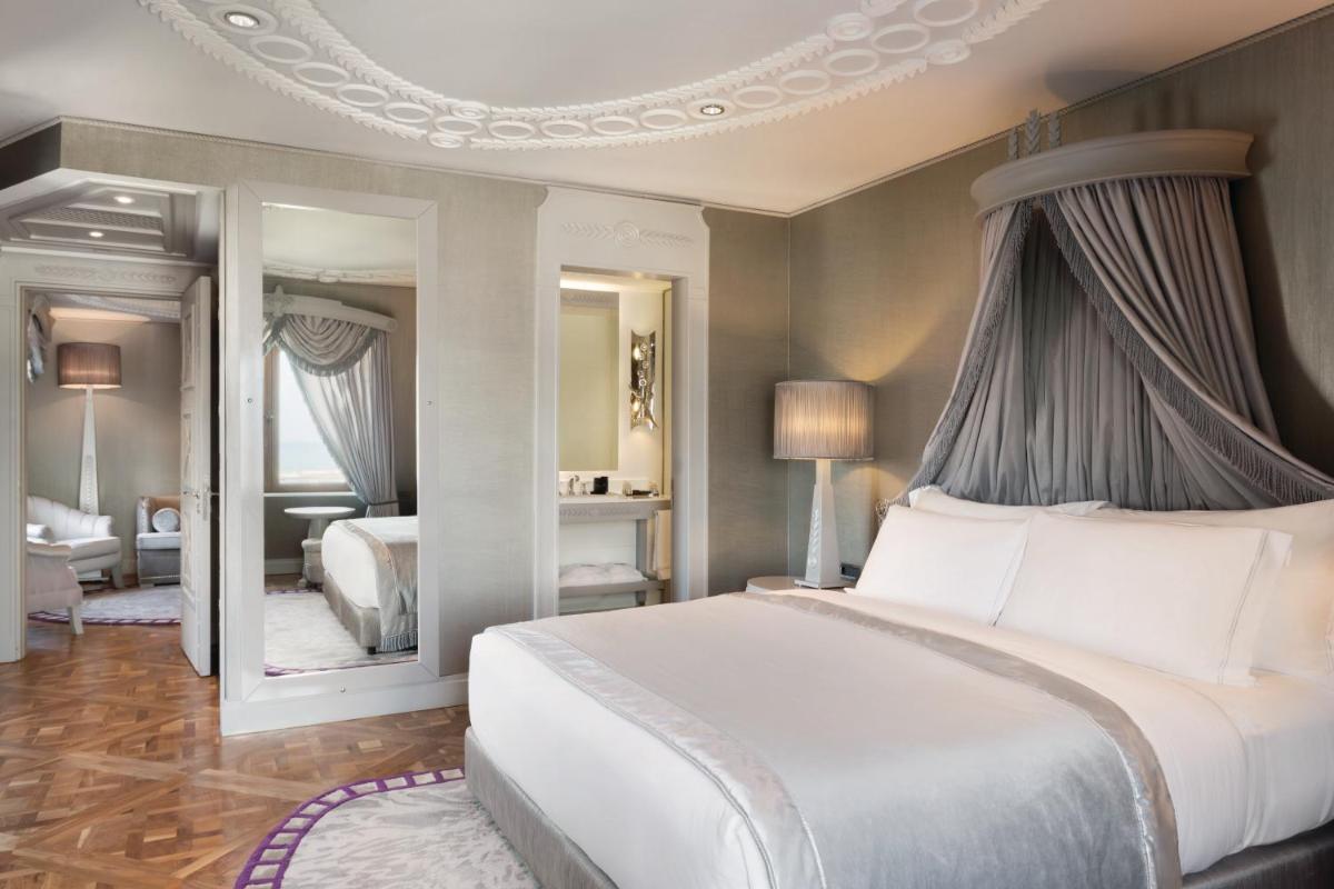 Wyndham Grand Istanbul Kalamış Marina Hotel